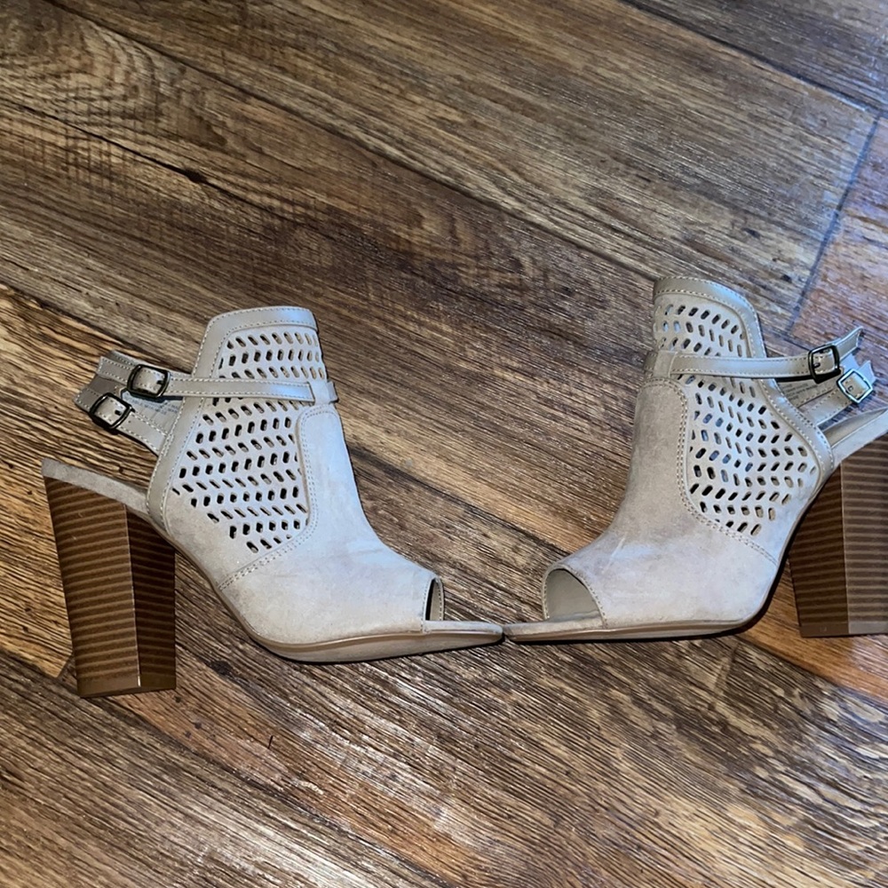 Shoedazzle size 7